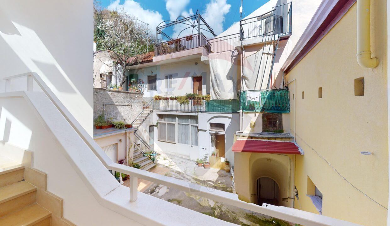 Appartamenti-Castel-San-Giorgio-Staircase 2